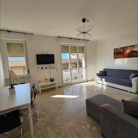 Cozy And Switzerland Apartment Como